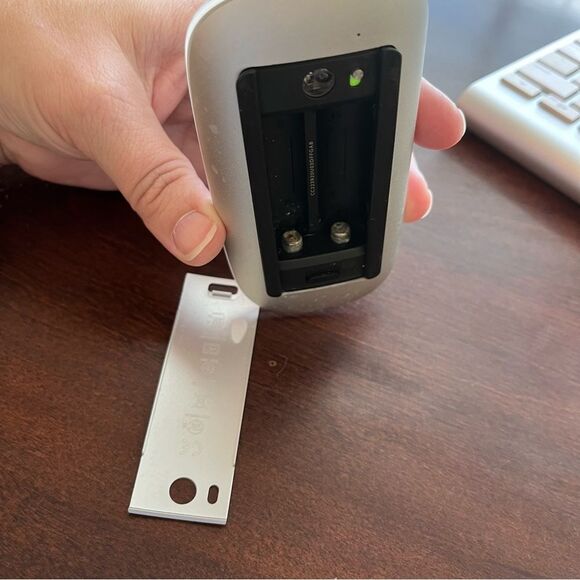 Apple Magic Mouse & Magic Keyboard wireless white not working! - Picture 6 of 7